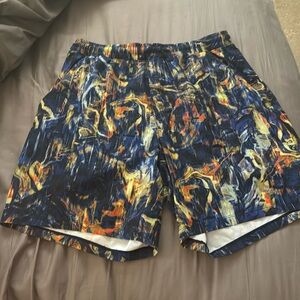 Lululemon large pace breaker pattern shorts